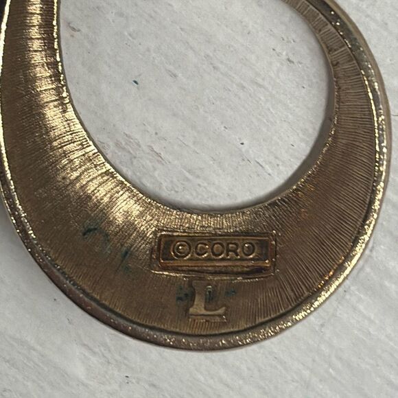 Coro Pair of Brushed Gold Tone Slip-Ease Vintage Earrings - Picture 6 of 7